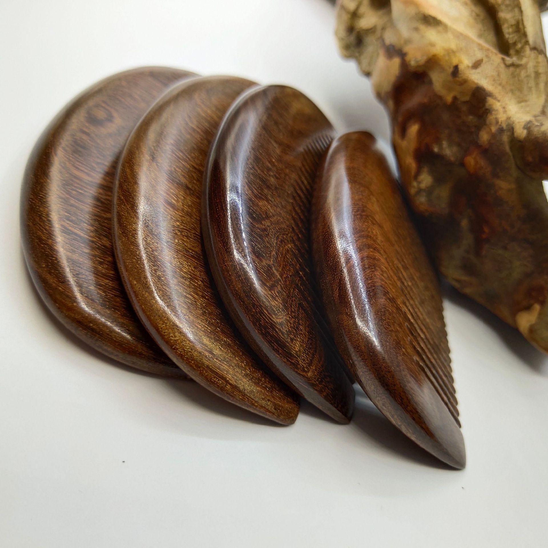 黑金丝檀木梳子月梳防静电脱发厂家直销可来样定制刻花及logo