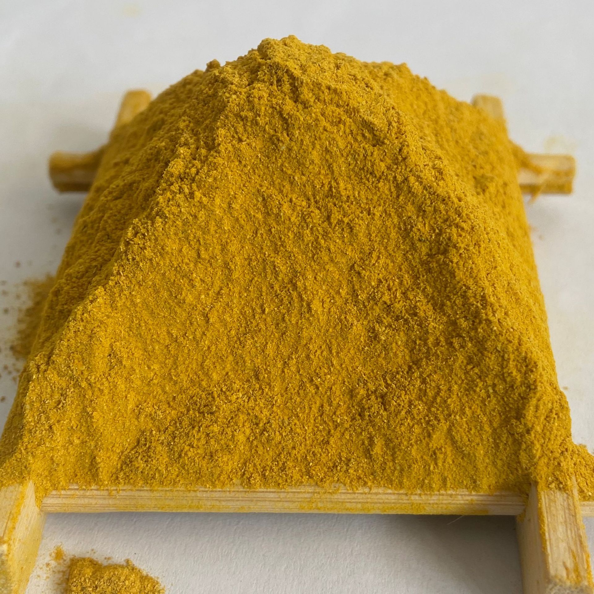 供应姜黄渣 姜黄粉 饲料添加剂 用于饲料添加 量大价优欢迎洽谈