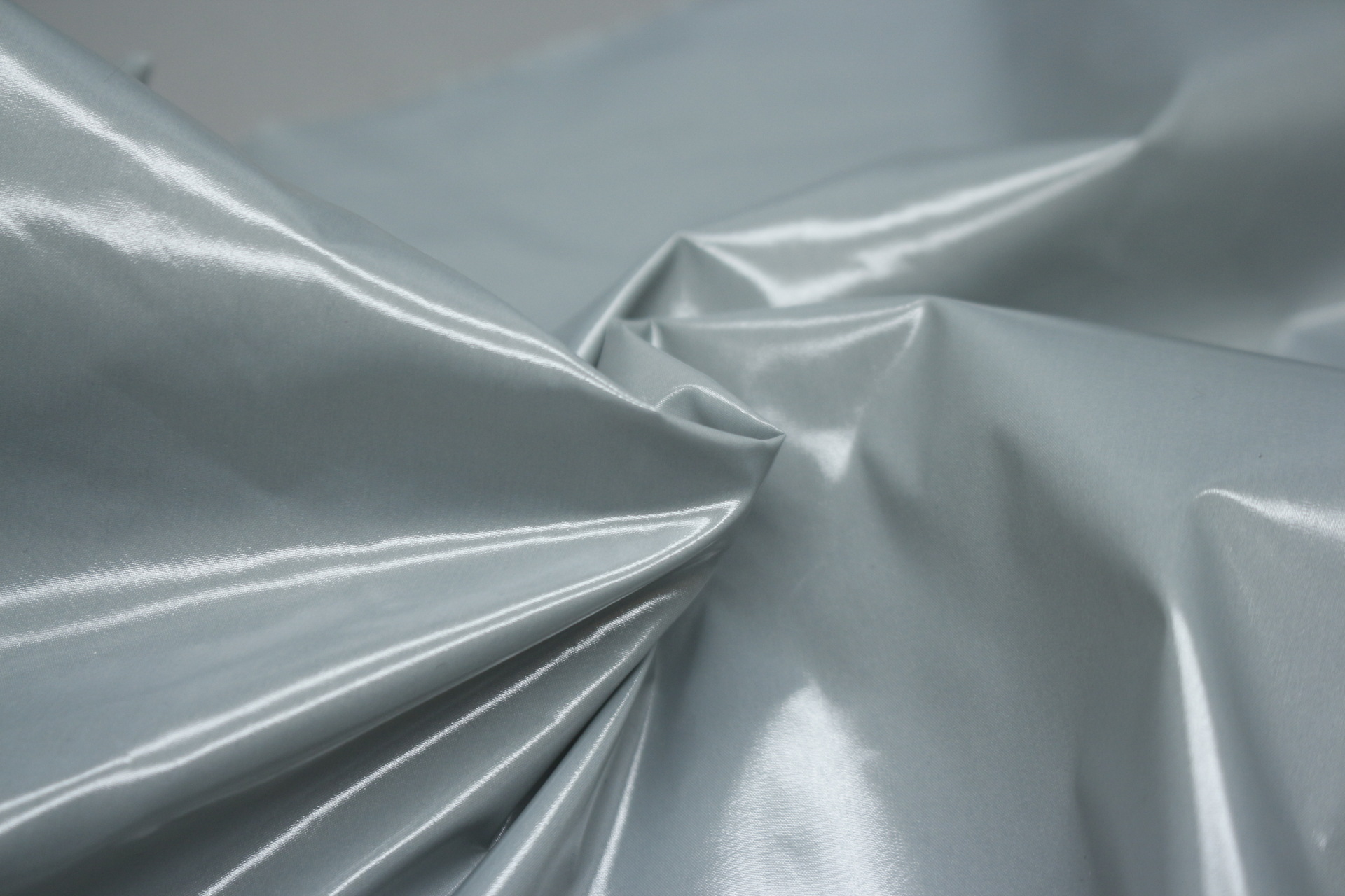 童装380t亮pu20d漆面布尼丝纺漆皮防水尼龙轻薄羽绒服免洗面料女