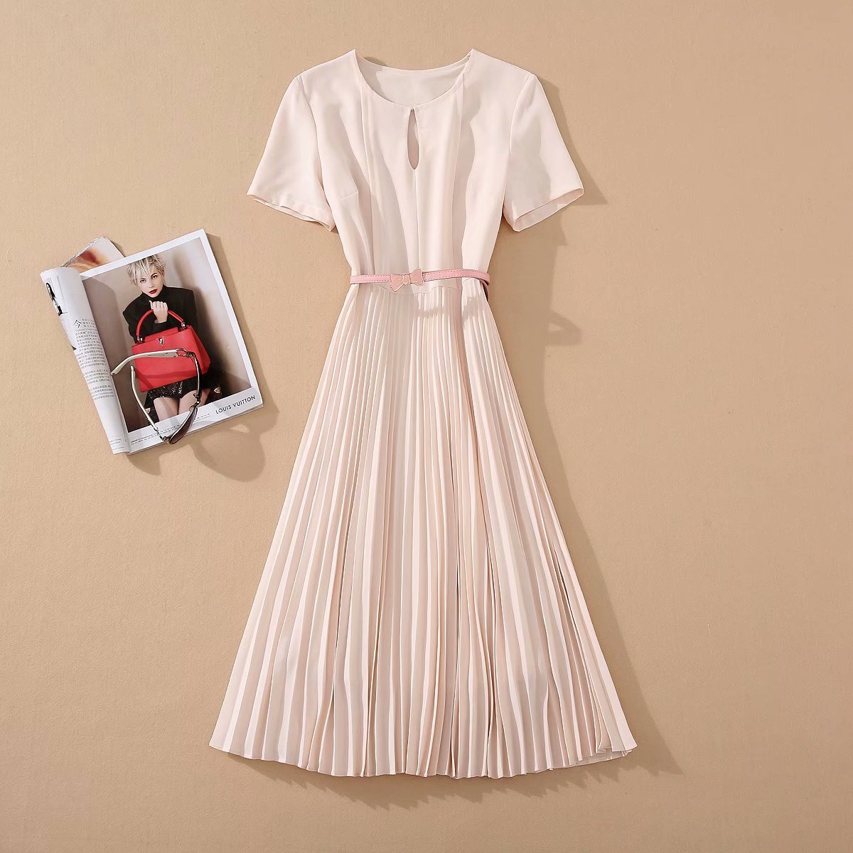 百褶蝴蝶结短袖连衣裙图片