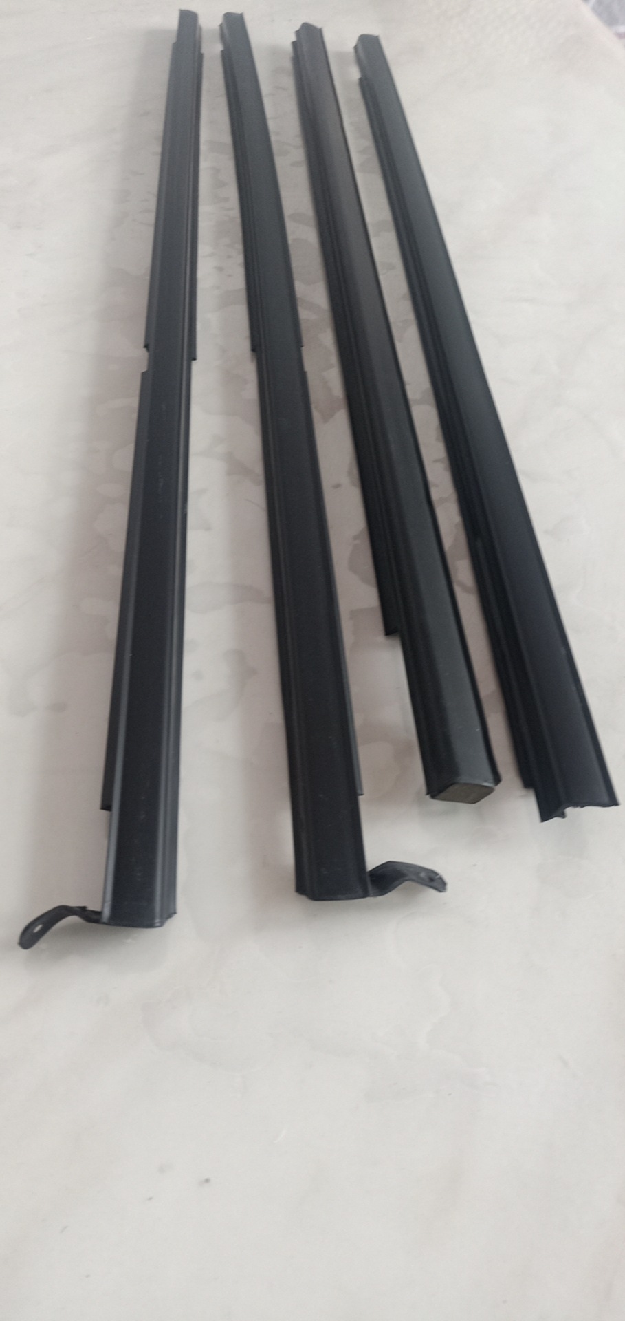 适用于帕杰罗玻璃外压条 黑色车窗玻璃挡水条 车窗饰条亮银条现货