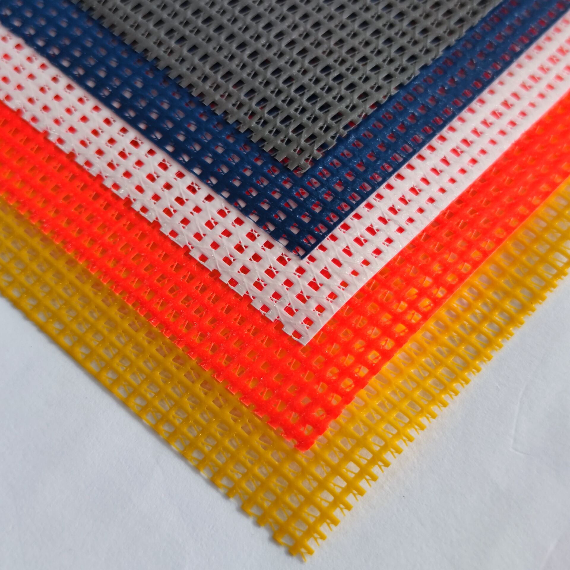 白色纤维网格布外内墙撕裂网布大型高清喷绘玻璃纤维网格布