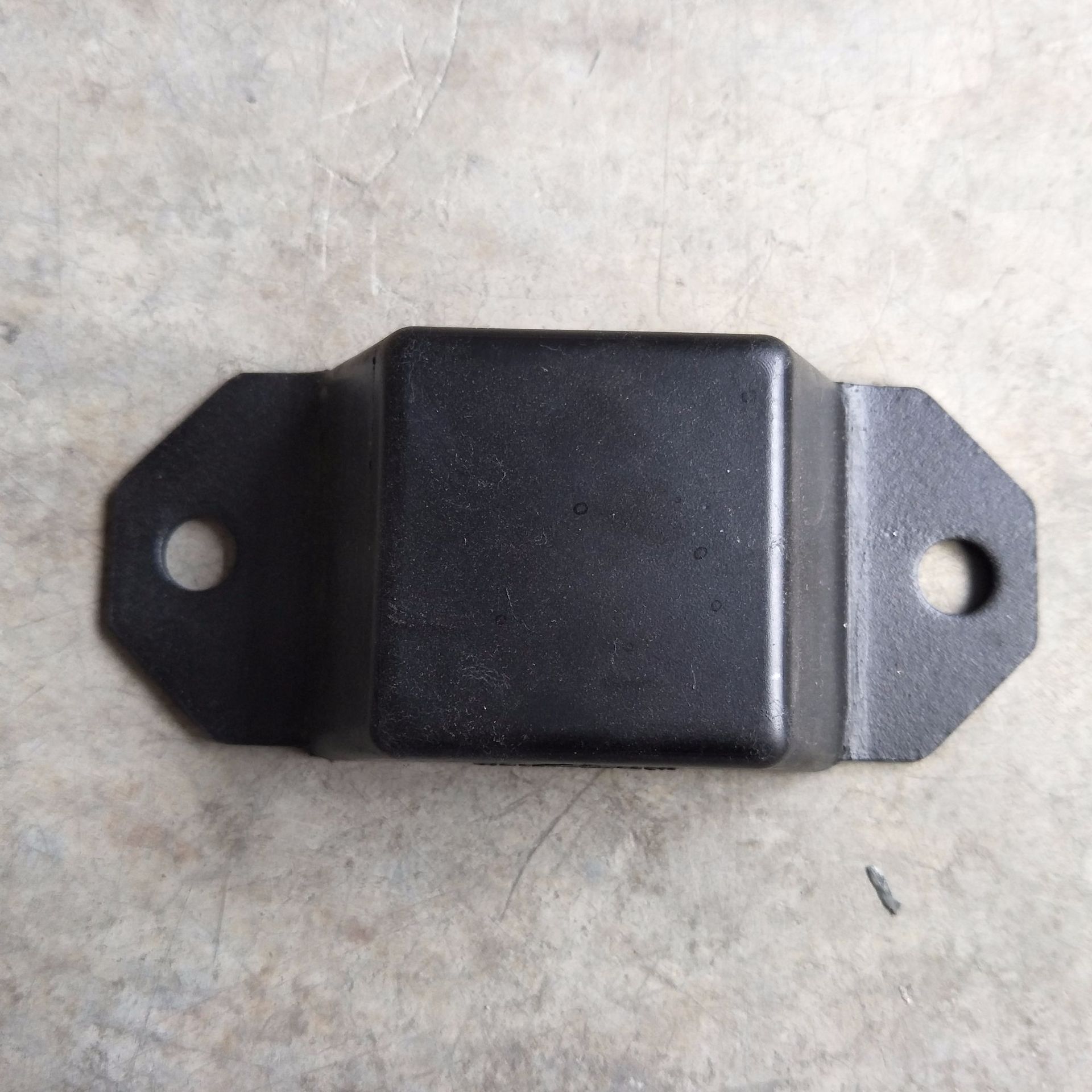 豪沃howo配件前钢板限位块wg941652003070矿车钢板弹簧钢板限位块