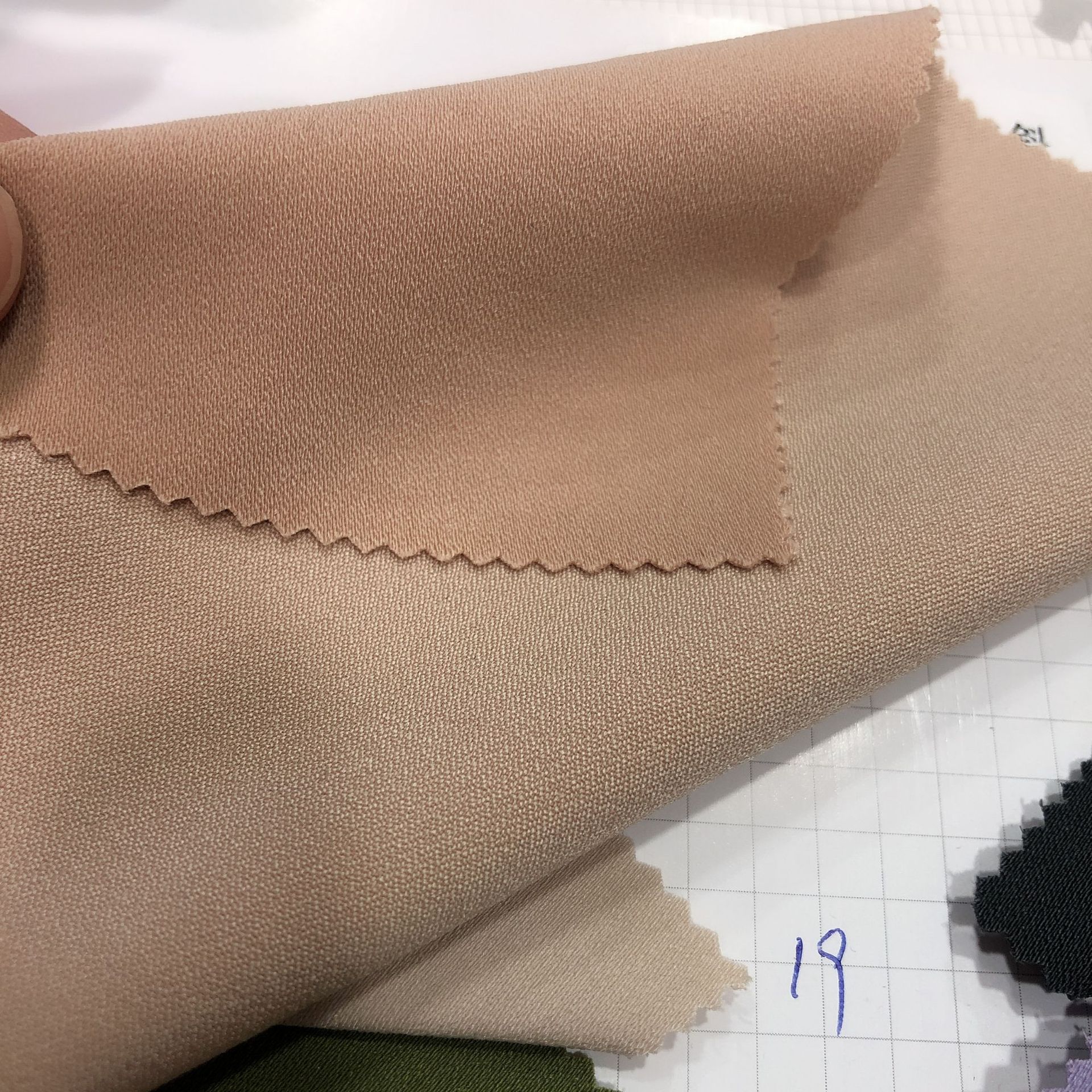 长丝破卡斜纹乱麻柔软垂感礼服裙子衬衫面料 涤纶时装料氨纶