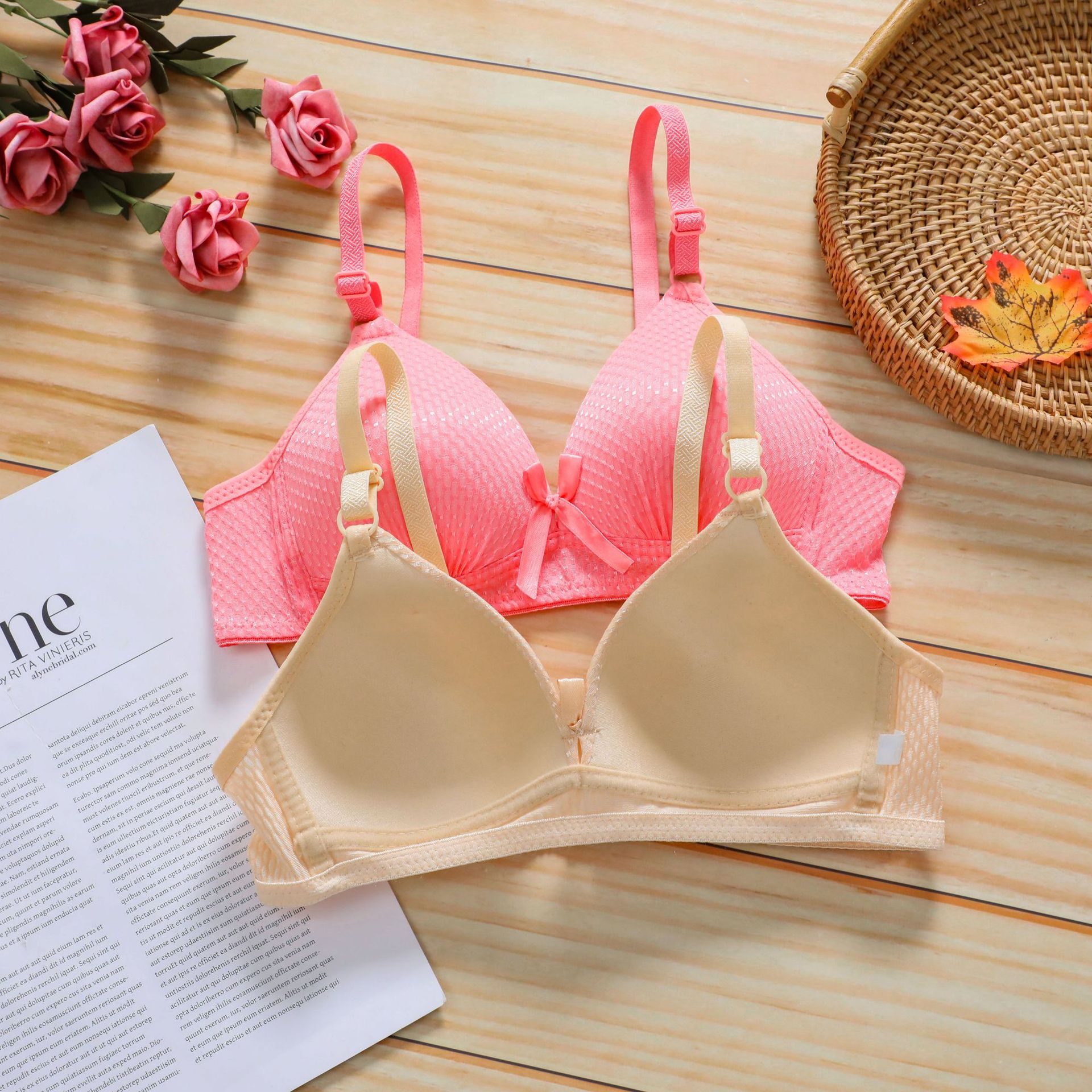 新款内衣女薄款大胸显小纯色简约型无钢圈光面透气青春少女文胸