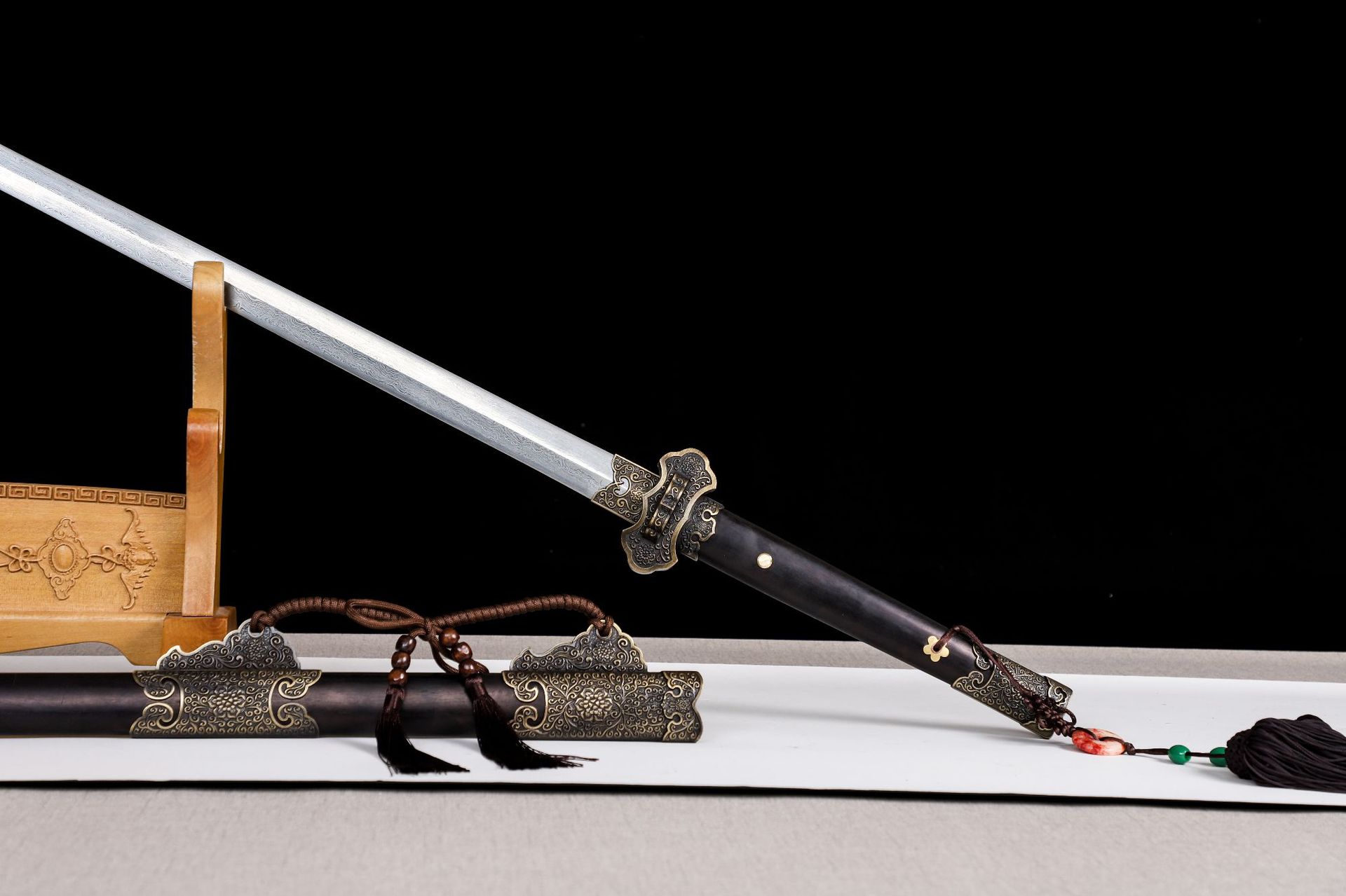 龙泉市刀剑花纹钢镇宅宝剑仿古铜传统手工锻打硬剑影视刀具未开刃