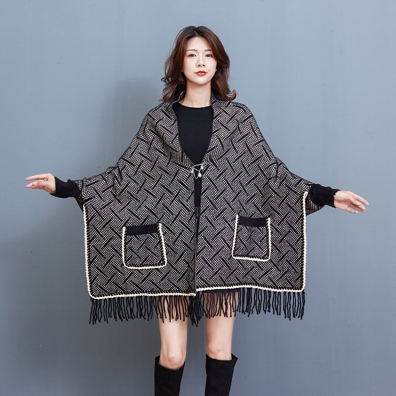 秋冬水貂外套带袖千鸟格女式斗篷披肩外穿宽松流苏时尚针织衫潮流