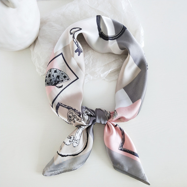 也可以系在帽子上做飘带多种戴法的小丝巾商品描述款式小方巾加工