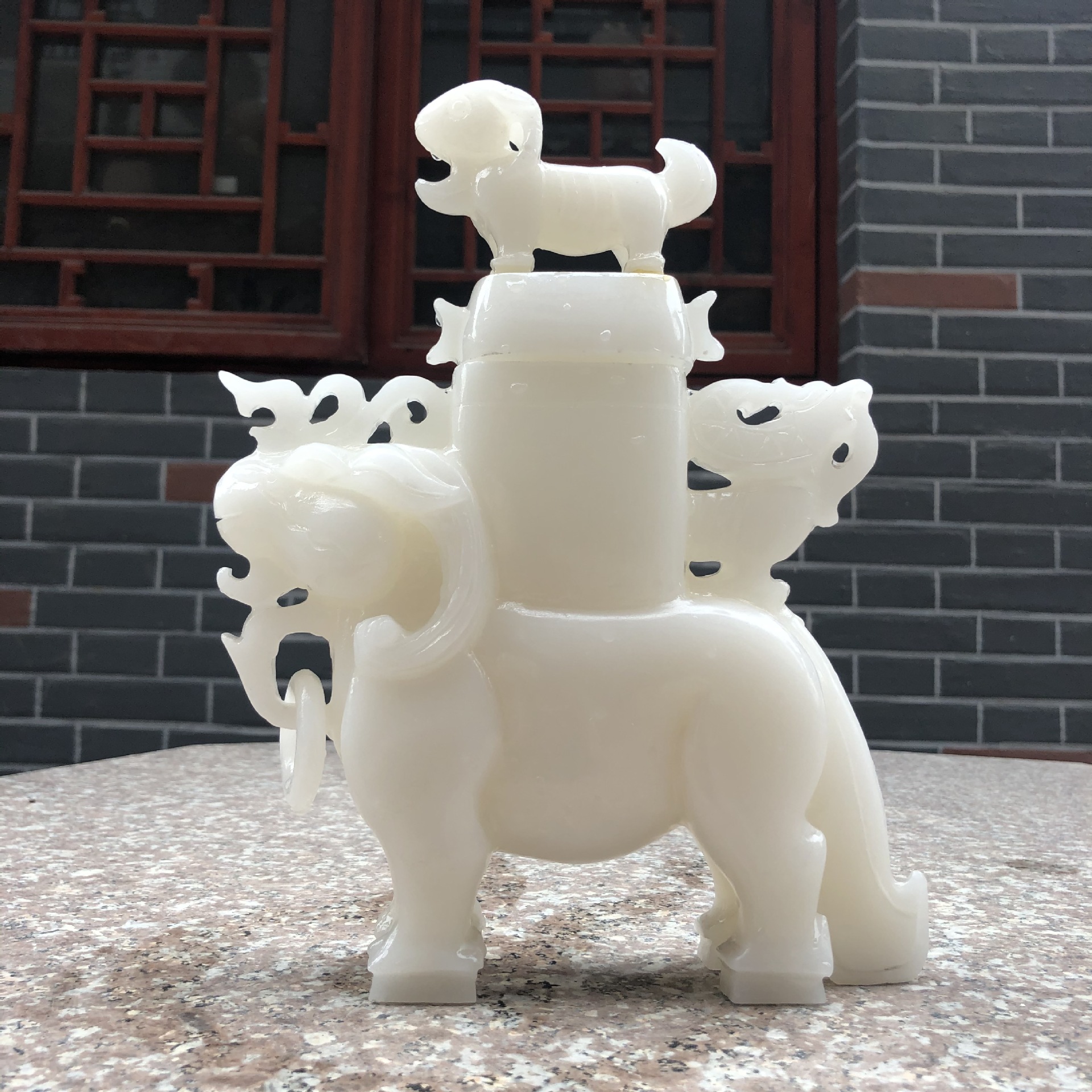 阿富汗白玉a货三羊开泰生肖羊镂空玉花瓶摆件白玉雕刻花瓶工艺品