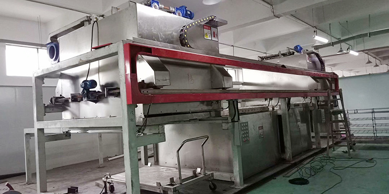 钢化炉:熔盐一炉一次投放量:2.5吨. 三:设备日产量 4.