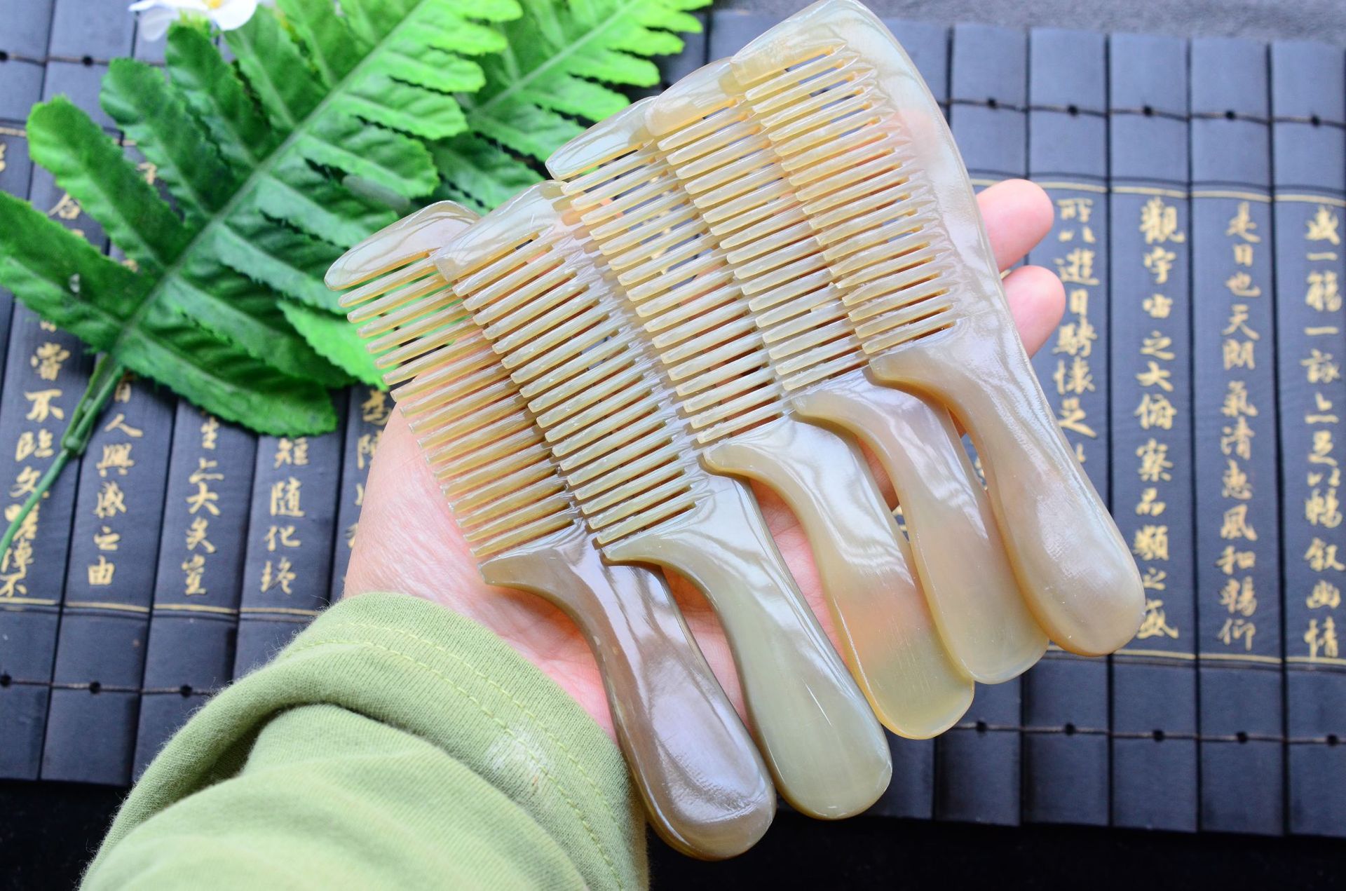 牛角梳子正品天然水牛按摩梳子女脱包包头部经络防五齿按摩梳手柄