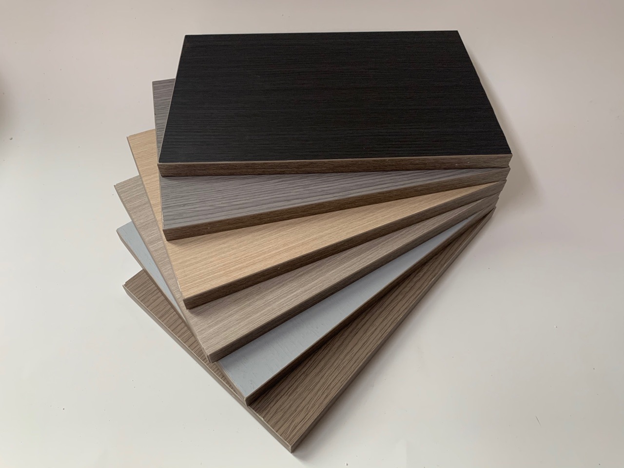 福建高密度高贴膜木纹pvc板橱柜浴室柜地面雪弗发泡板建材可用