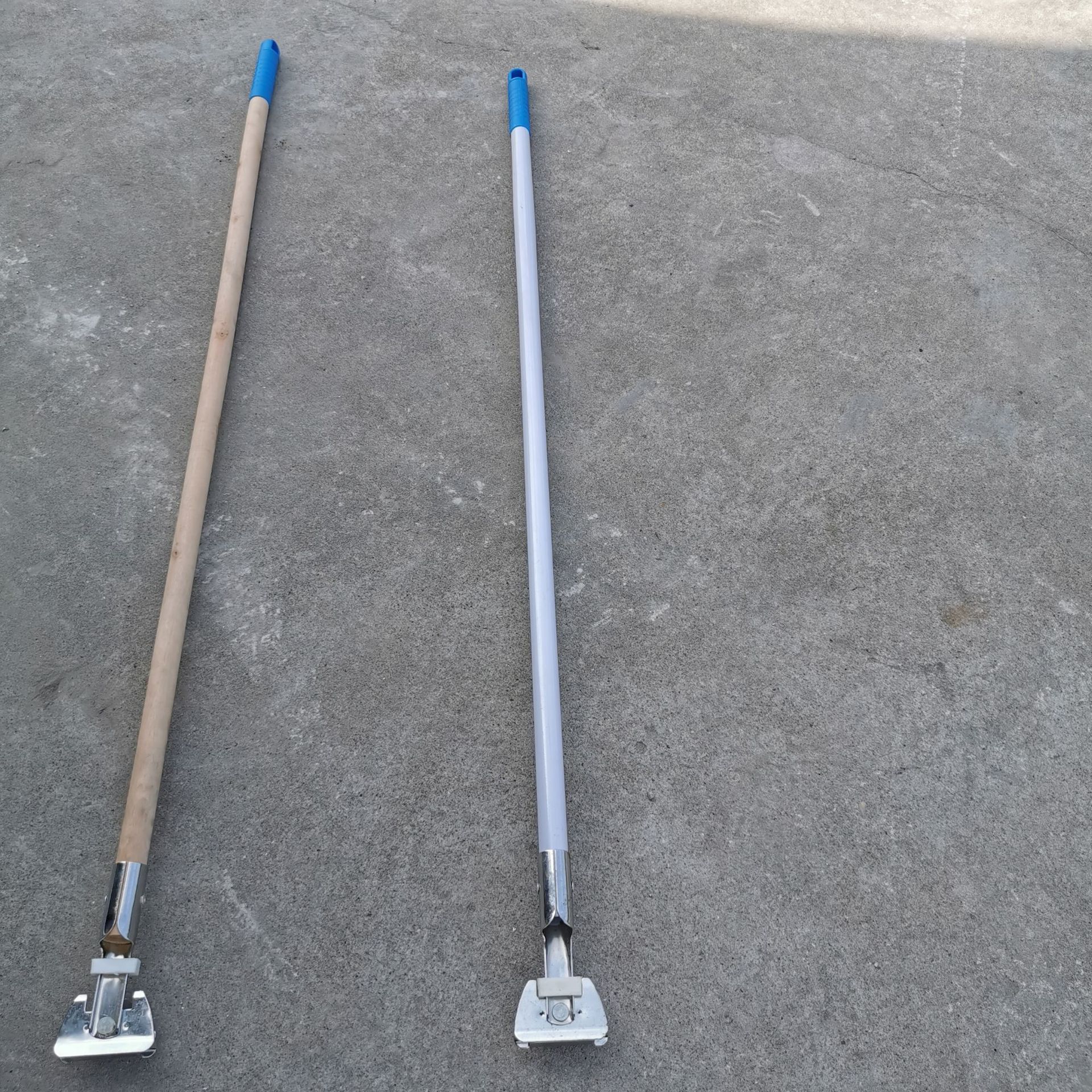 厂家加粗不锈钢尘推杆夹子平板拖把杆配件地拖杆带夹子拖帕杆子