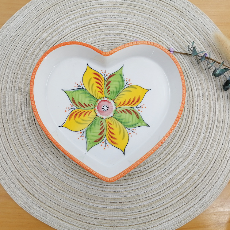 陶瓷餐具工厂直销高温釉下彩手工彩绘8寸心型烤盘