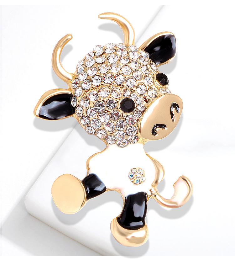 牛年创意十二生肖可爱卡通小牛胸针滴油镶钻水钻胸花别针大衣扣