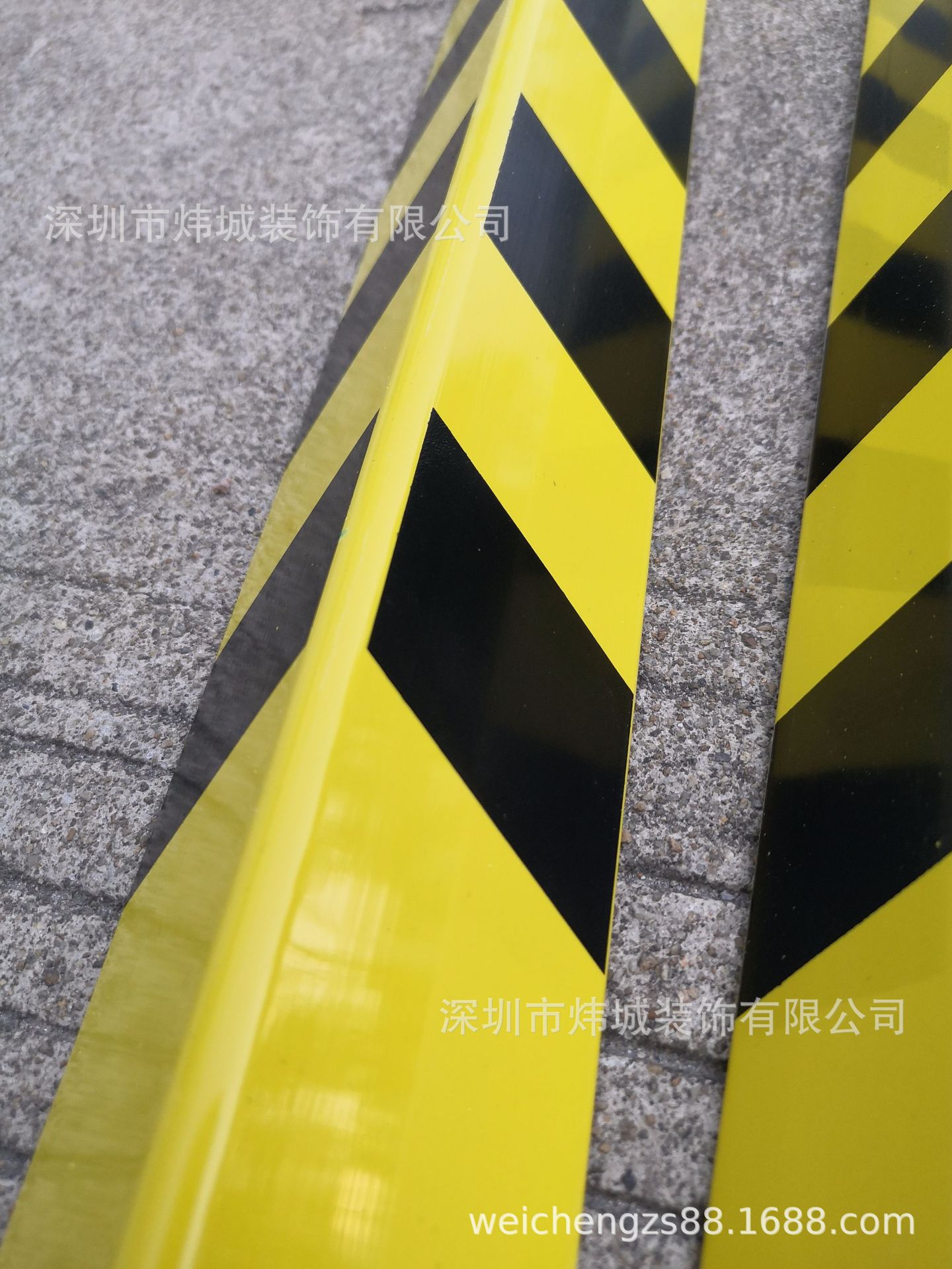 东莞现货现发 黄黑条纹警惕线塑料护角条 阳角保护条墙角转弯警示