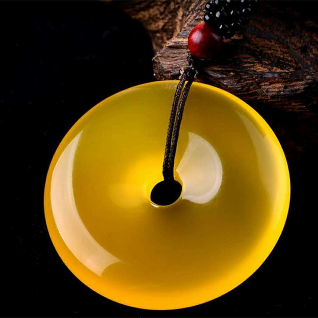 厂家批发玉髓吊坠巴西白红绿黄粉冰种玛瑙玉髓平安项链玉坠