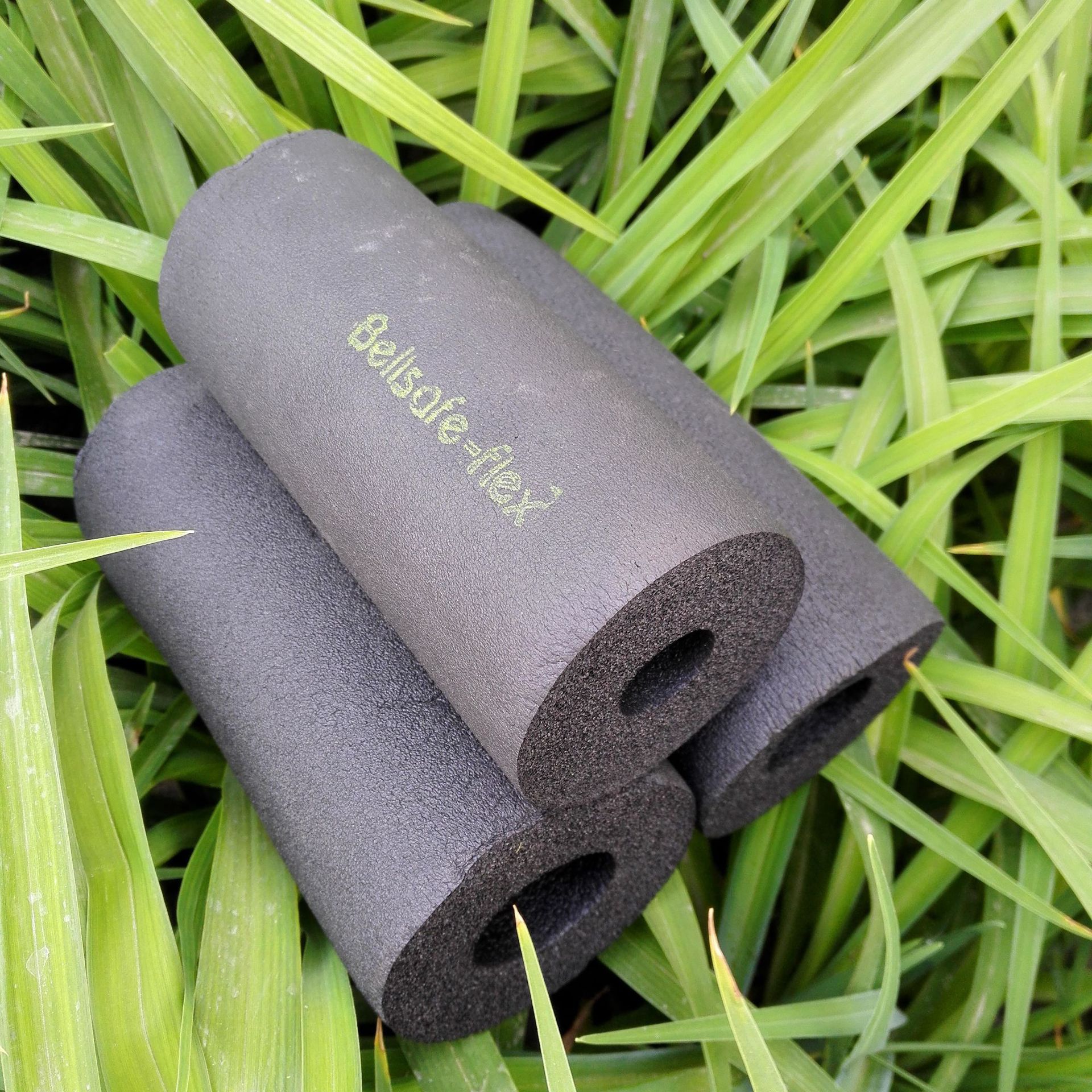 b1级空调橡塑保温管套 管道橡塑吸音棉阻燃 开口自粘nbr发泡管