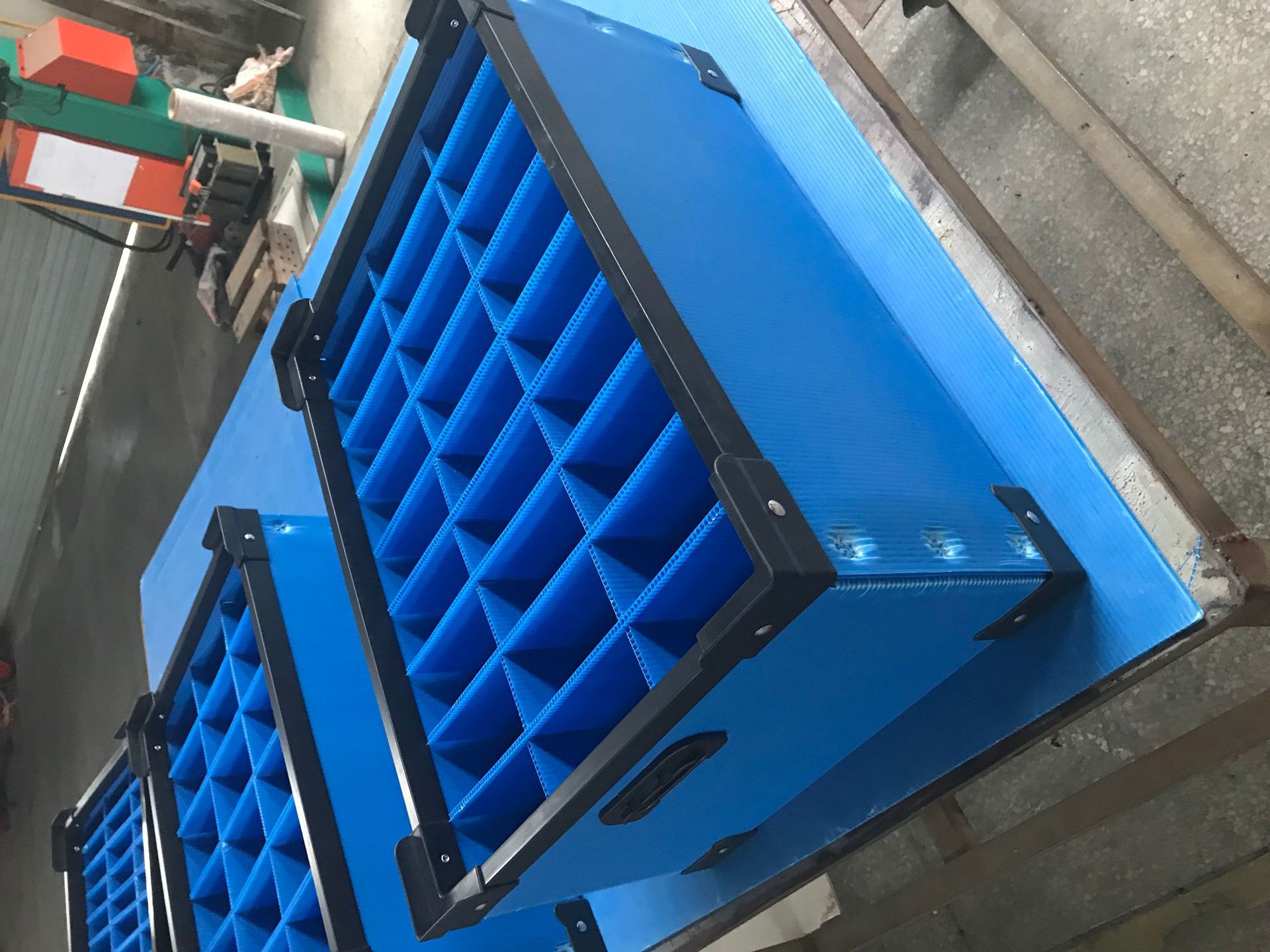 可定制周转箱中空板周转箱生产厂家垫板卷材 黑色静电周转箱