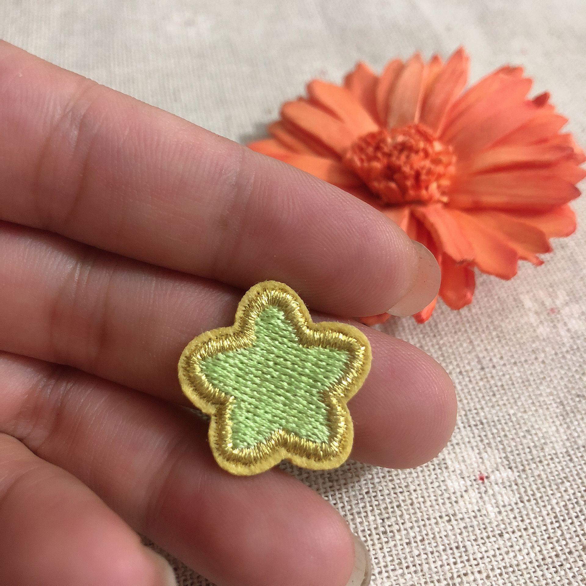 新品 可爱卡通满绣五角星多色组合 儿童衣服补丁装饰diy电脑刺绣