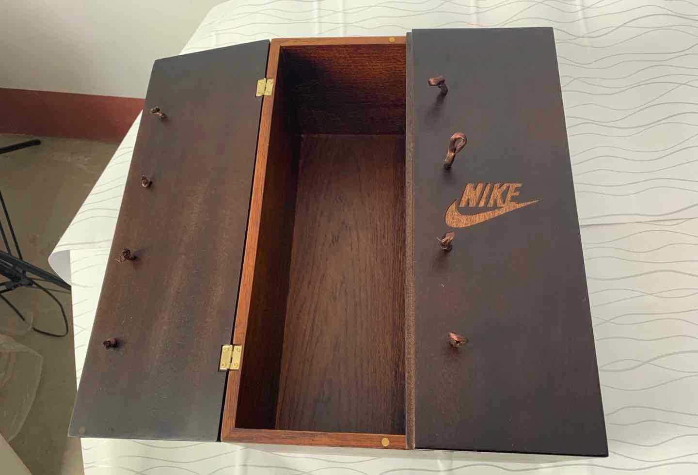 clot af1粉丝绸鞋盒?顺丰包邮 ? ? ?感兴趣的话给我留言吧!