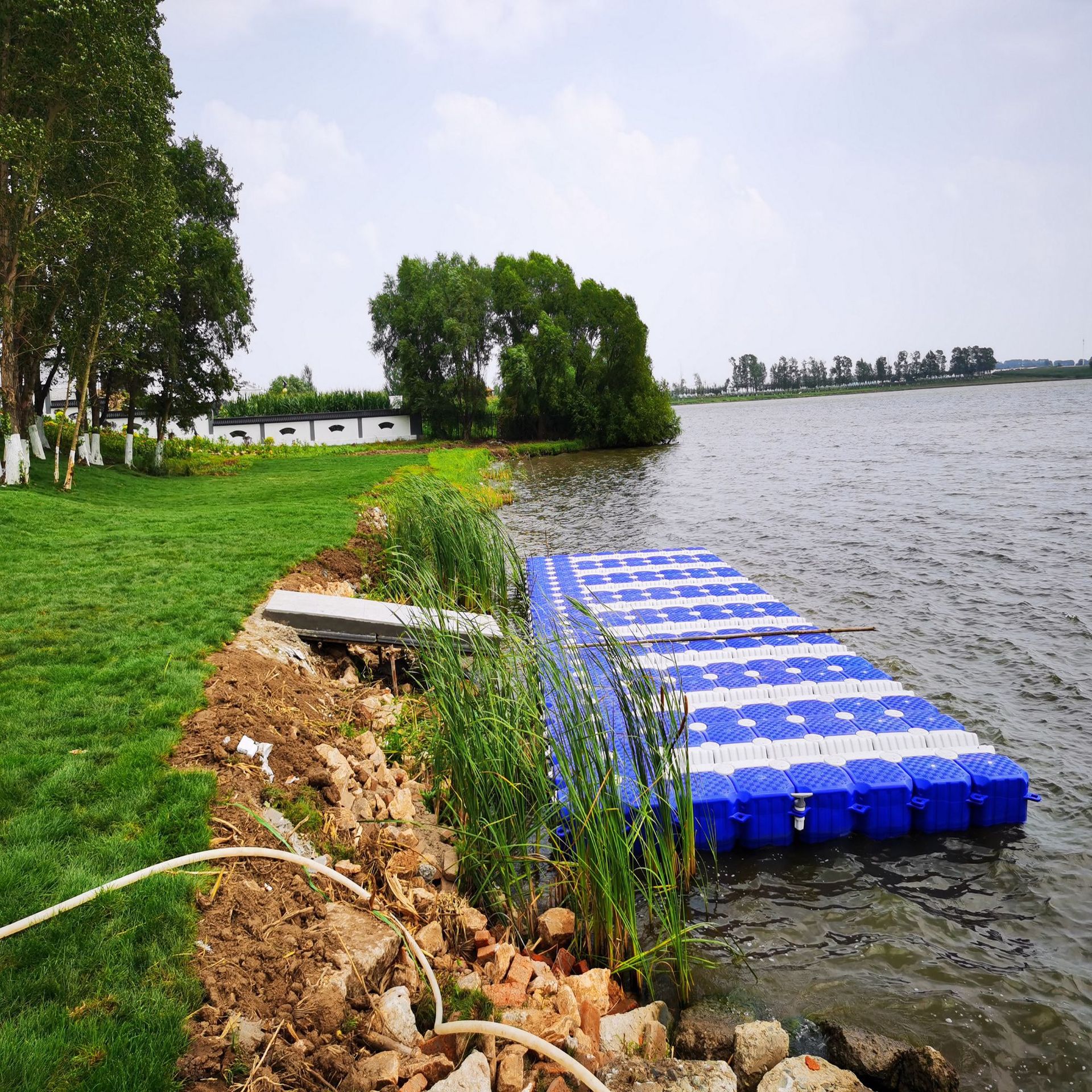 单双连体塑胶浮筒 简易装卸浮动码头 水上垂钓平台厂家质保五年