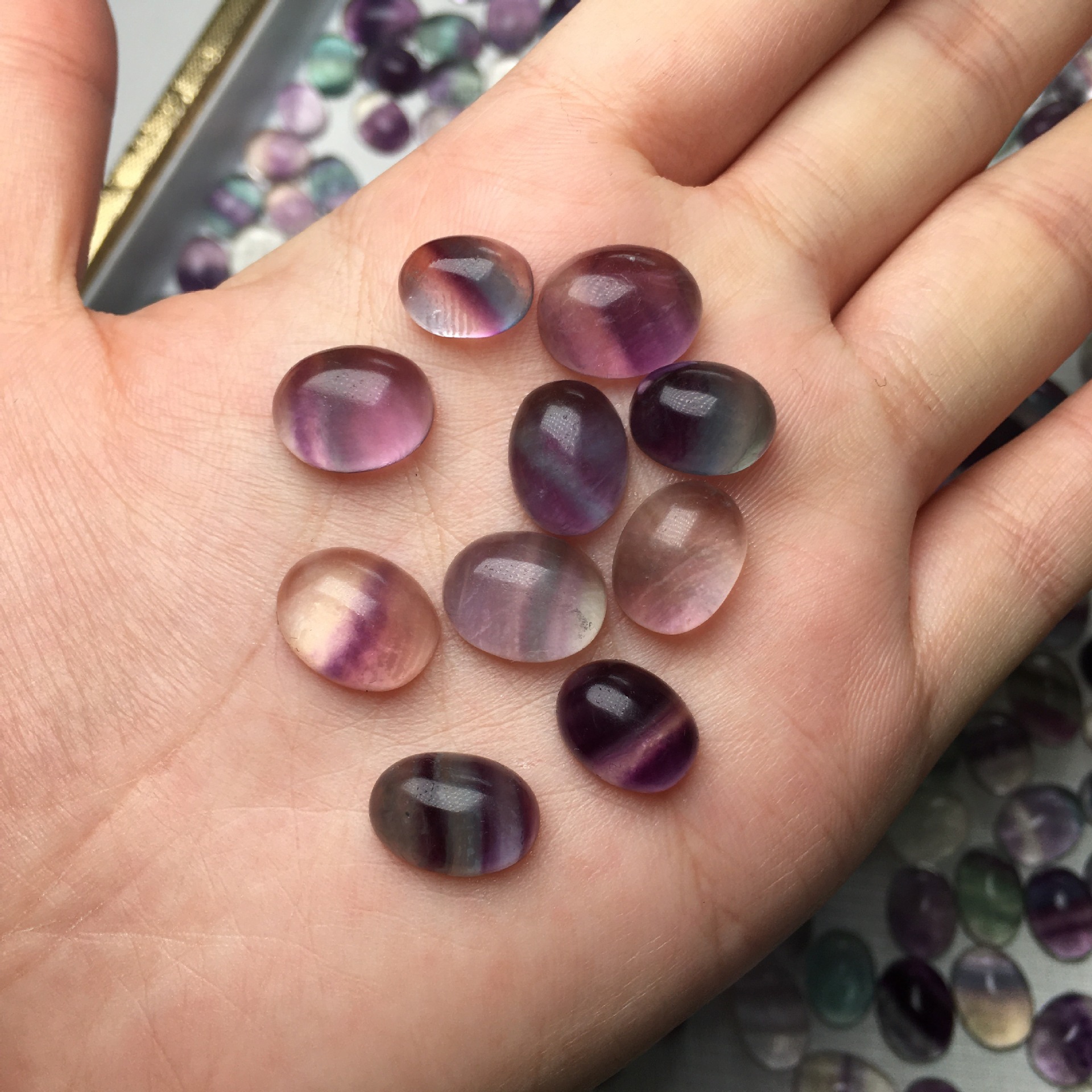 可塘工厂直销 天然彩萤石戒面 彩色椭圆形裸石戒面可手工镶嵌戒指