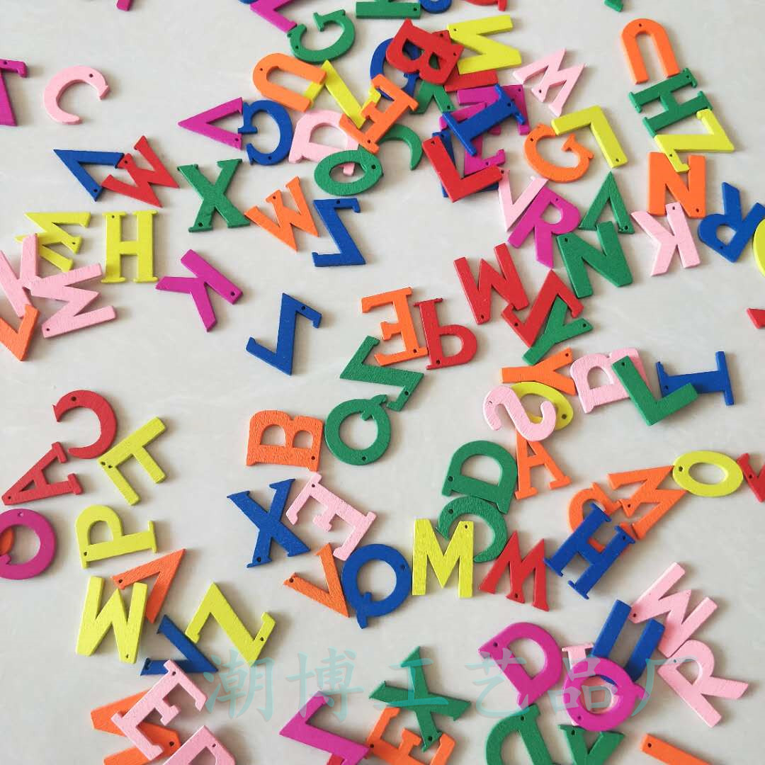 厂家直销 diy手工木质彩色26个英文字母木制纽扣卡通环保儿童早教