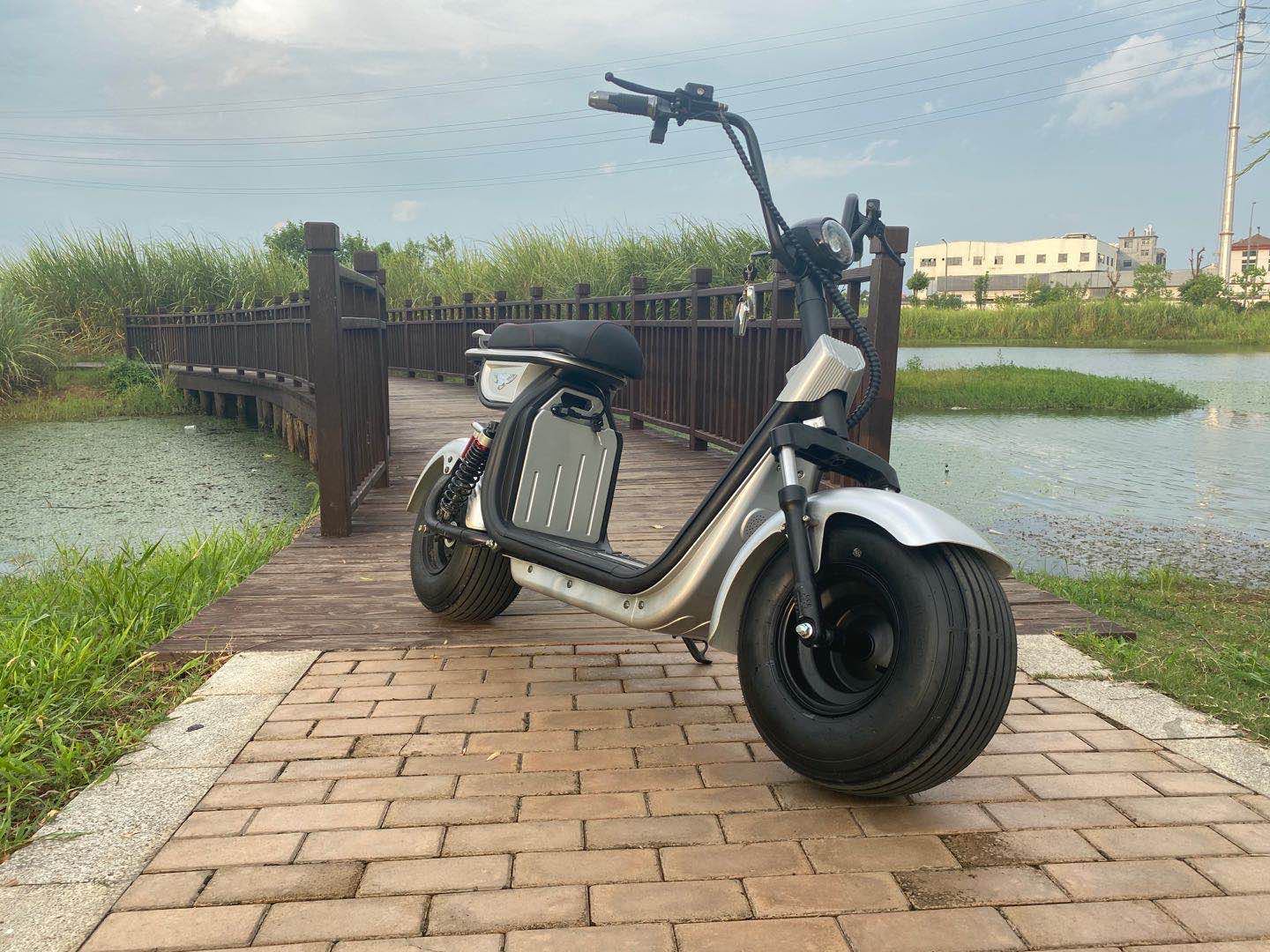 大哈雷电瓶车双人两轮宽胎踏板电动车摩托跑车成人滑板锂电