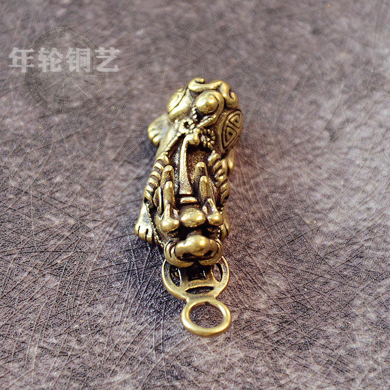 黄铜貔貅咬钱钥匙扣招财神兽小铜器挂件个性汽车钥匙链挂饰地摊货