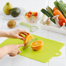 创意厨房切菜菜板 优质可弯曲悬挂切菜板 防滑砧板刀板塑料砧板