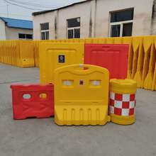 塑料水马防撞桶交通路障设施防护墙注水安全围挡可移动三孔大水马
