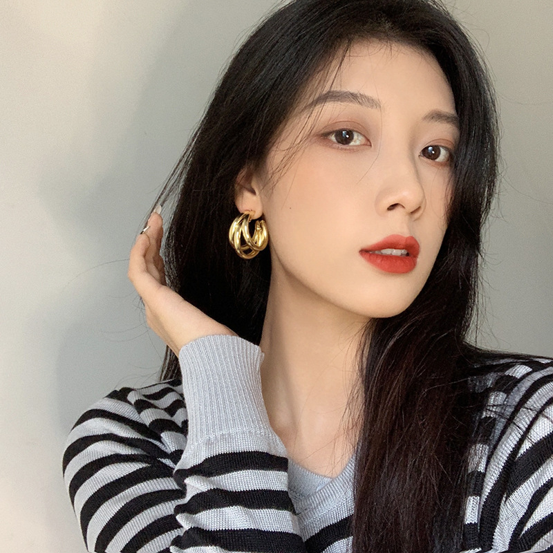 Crazy Sister-in-Law Chen Shuting Same Style Golden Earrings Geometric Ear Studs Earrings Temperamental Cold Style Non-Piercing Ear Clip Female