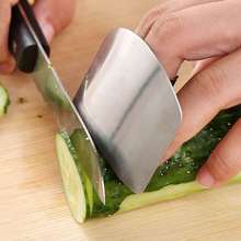 厂家直销厨房小工具不锈钢多用防切手护指器切菜护手器