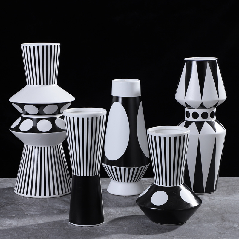 Light Luxury Nordic Minimalist Black and White Striped Flower Arrangement Ceramic Vase Fashion Home Soft Decoration Model Room Decoration