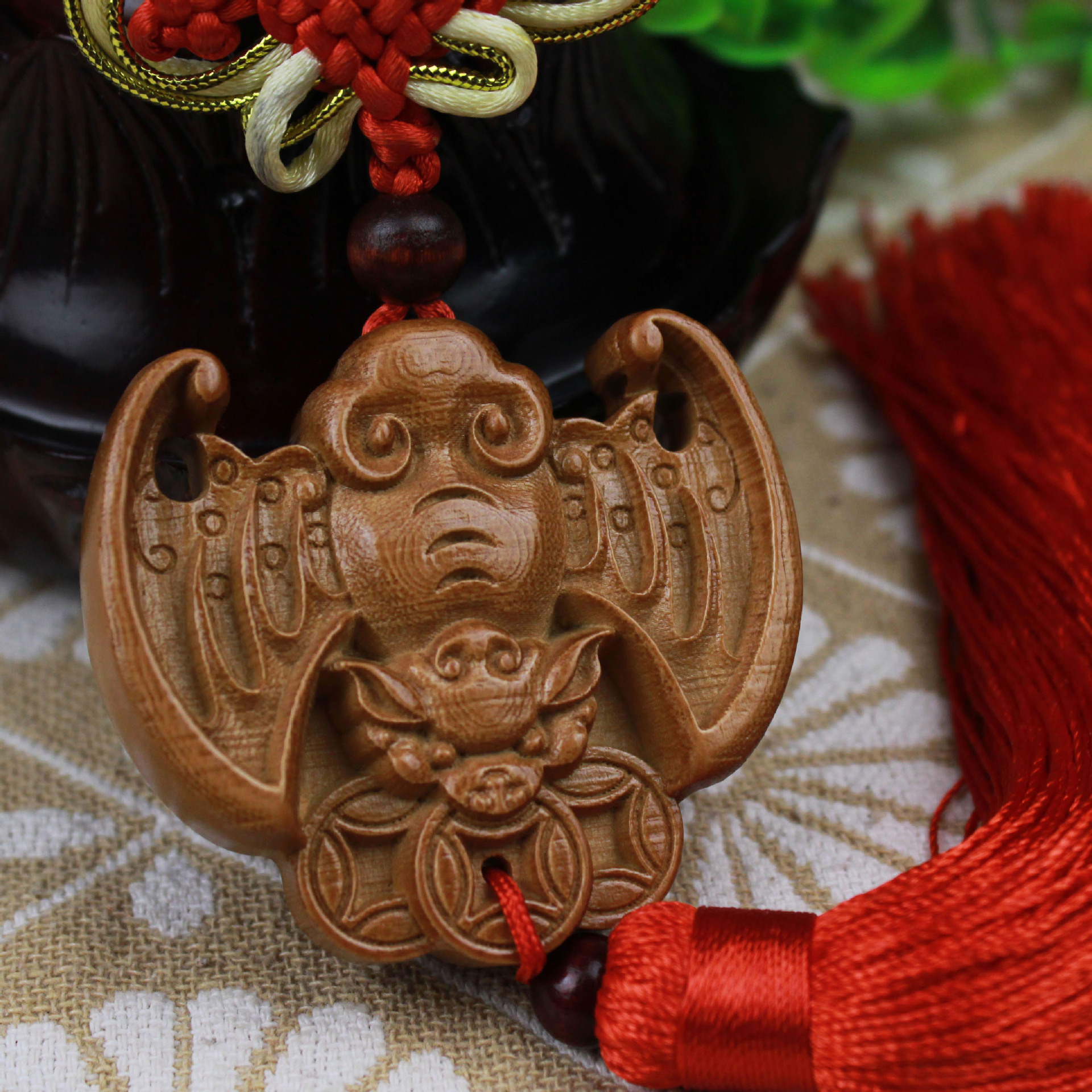 厂家货源批发地摊桃木木雕汽车挂件蝙蝠后视镜挂件可免费雕刻logo