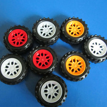 彩色玩具汽车轮胎PP包注塑胶轮子环保橡胶宾利路虎塑料车轮越野轮