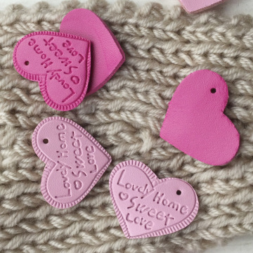 diy手工串珠材料包 防尘塞饰品配件韩版刻字桃心爱心皮革吊牌挂件