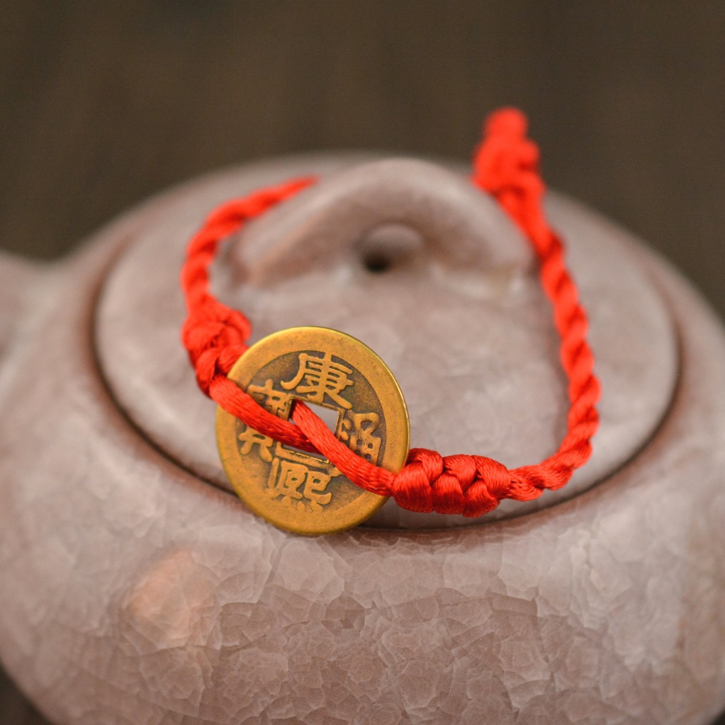 地摊铜钱红绳编织手链铜钱脚链 红绳编织铜钱手链批发-阿里巴巴