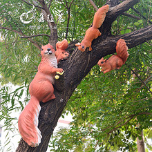 跨境货源爬树松鼠树木挂饰动物模型景区花园庭院装饰品树脂工艺品