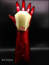 批发1:1钢铁侠发光手套头盔带激光cosplay道具模型玩具少年可穿戴
