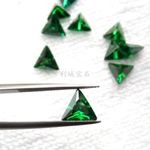 厂家推出新款绿锆 祖母绿锆石三角形3~10mm 日韩流行时尚宝石