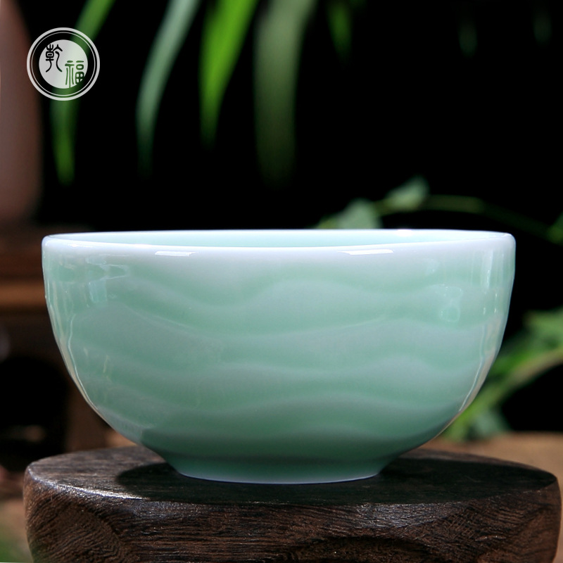 新品创意陶瓷功夫茶具 青瓷水纹浮雕双鱼茶杯 大号单个主人杯批发