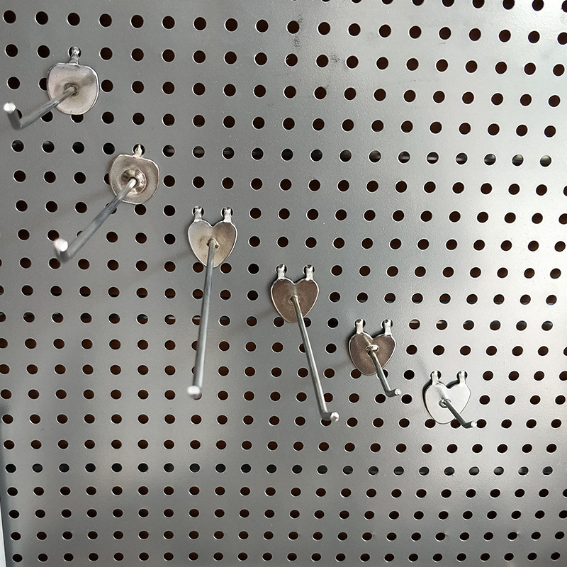 义乌批发电镀色发洞洞板钩孔铁板挂钩心型双角饰品货架挂钩上墙钩