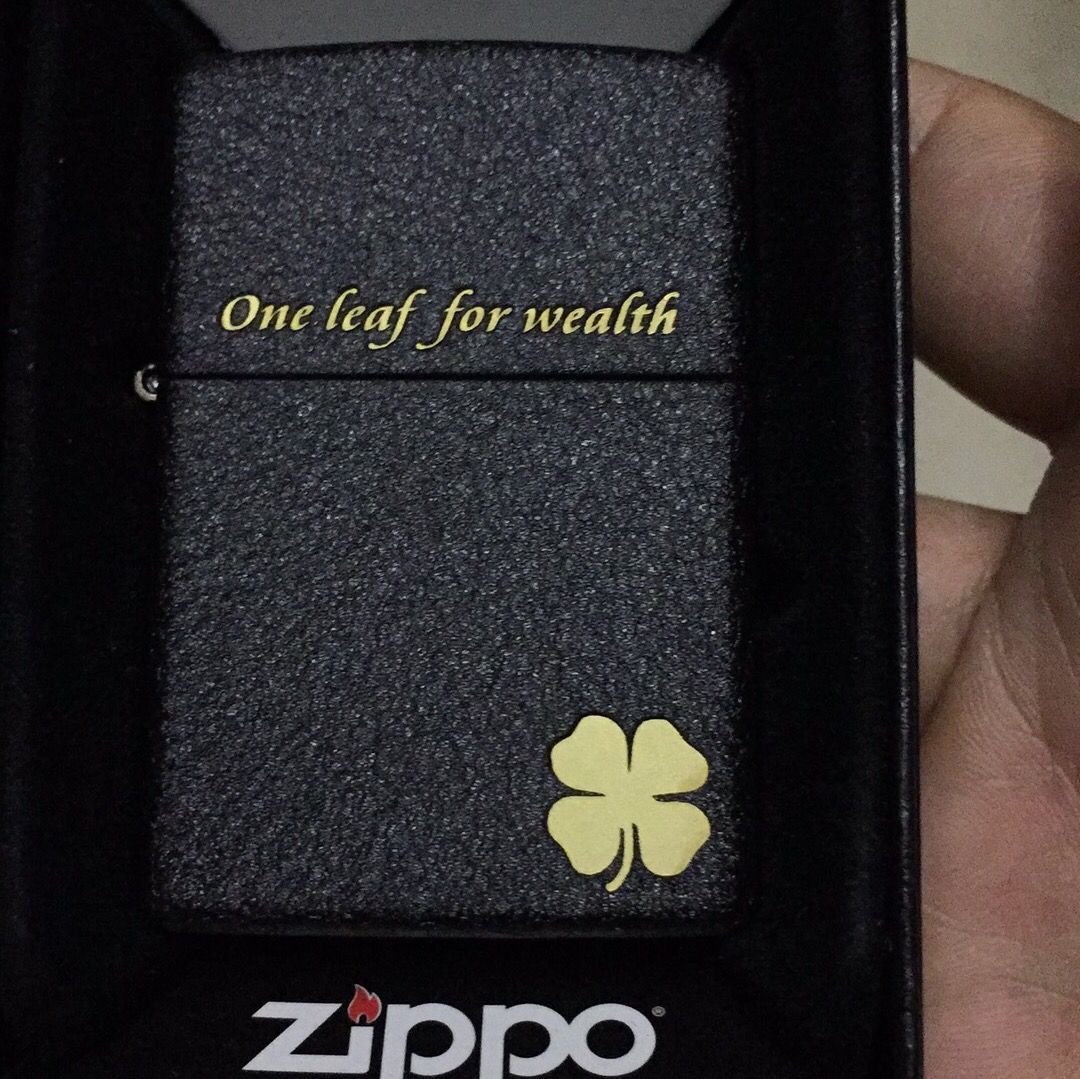 美国zippo之宝煤油打火机 黑裂漆236四叶草-阿里巴巴