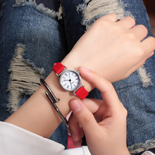 小表考试韩版简约小清新学生女表白搭气质红色手表细带防水时装表