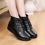 2023冬季妈妈鞋软皮圆头休闲加绒女单鞋平跟防滑保暖上班工作女鞋