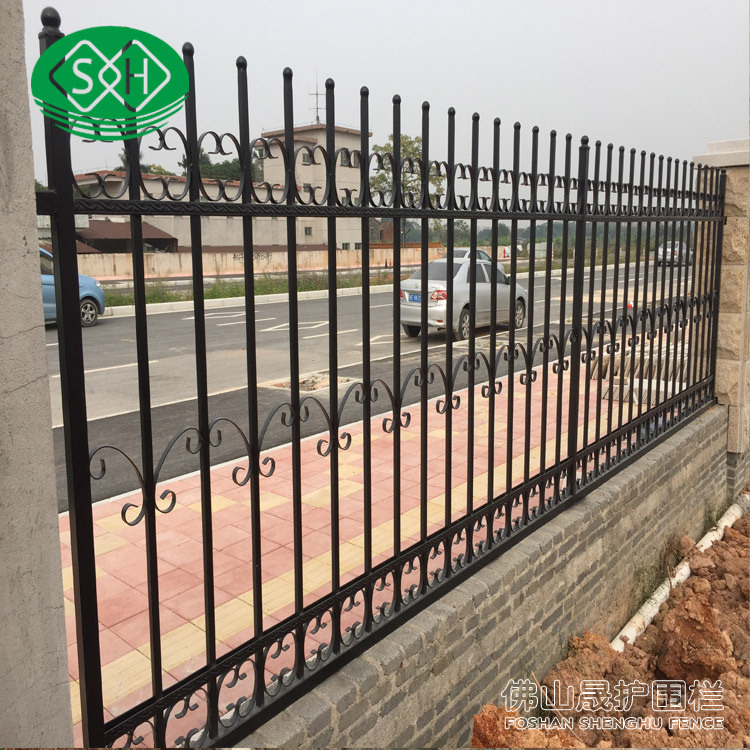 广州围墙铁艺栏杆 佛山小区锌钢护栏生产厂家