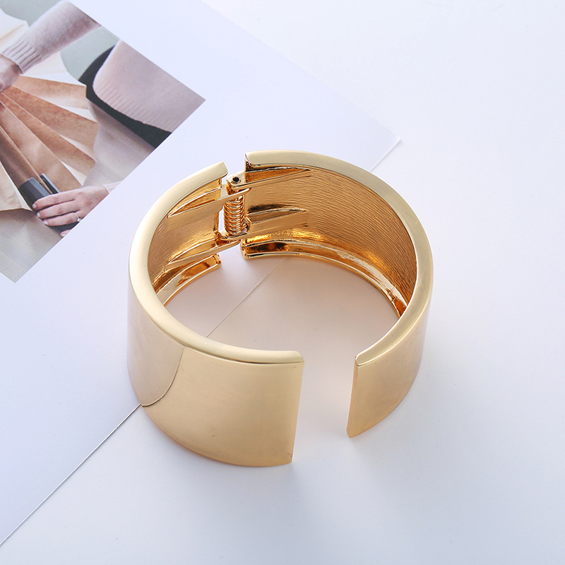 European and American Popular Asymmetric Wide-Brimmed Bracelet Exaggerated Cold Mirror Open-Ended Bracelet Niche Yiwu Hand Jewelry Wholesale