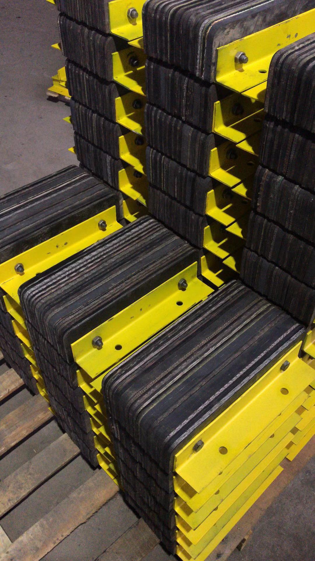 定制角铁防撞块制缓冲器货台仓库防撞条止退器码头防撞块源头厂家